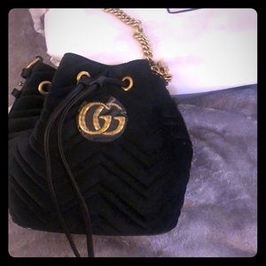 gg marmont velvet bucket bag